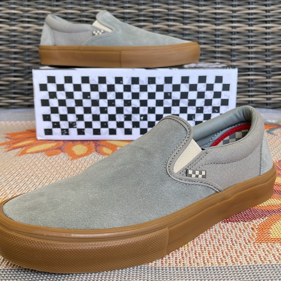 Vans Shoes - Vans WMNS Skate Slip-On Grey/Gum
VN0A5FCAN3Z
Sneakers